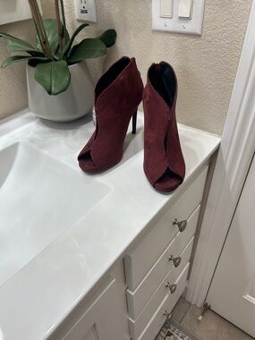 Women's Open-Toe High Heel Booties - Burgundy Suede